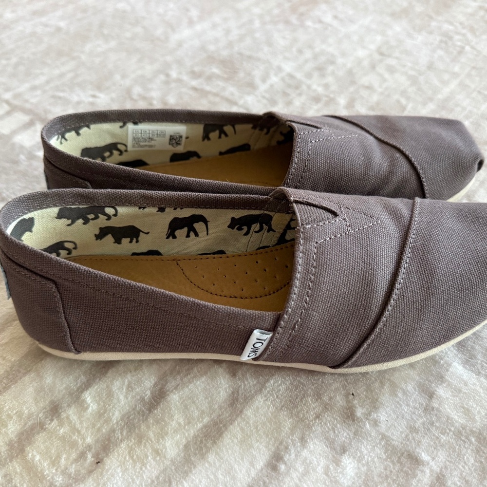 Tom’s Classic flats